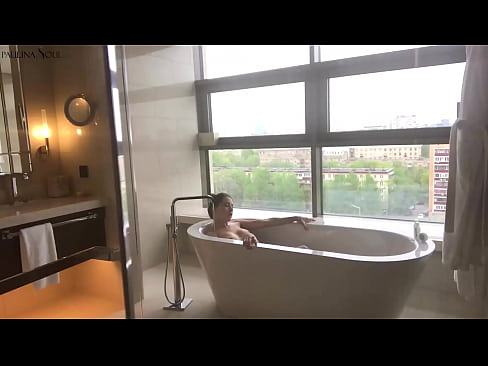 ❤️ عزیزم فوق العاده با شور و شوق بیدمشک خود را در حمام تکان می دهد ❤❌ لعنتی در fa.123sex.ru ﹏