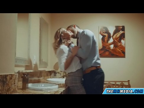 ❤️ وقتی یک بلوند بی تنه شما را در یک دستشویی عمومی اغوا می کند ❤❌ لعنتی در fa.123sex.ru ﹏